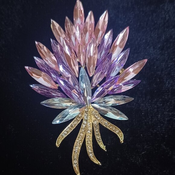 Jewelry - Gorgeous Lavender & Gold Brooch